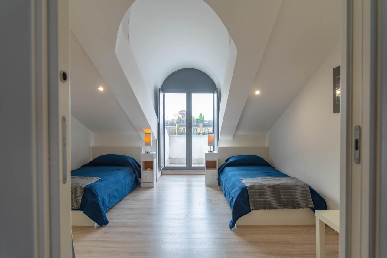 Centro, 2 Bagni, 2 Camere: La Casa Sui Tetti